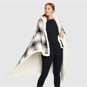 Eddie Bauer Hooded Throw